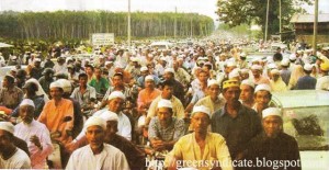 Ribuan memberikan penghormatan terakhir kepada Almarhum Ust Fadhil Noor