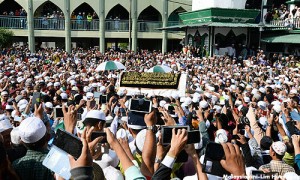 Ribuan yang hadir ke pengkebumian Almarhum Tok Guru Nik Aziz 