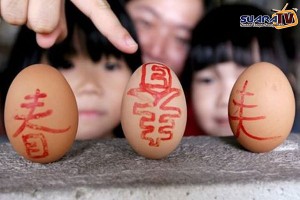 Masyarakat Cina mendakwa mereka yang paling awal memperkenalkan amalan telur berdiri