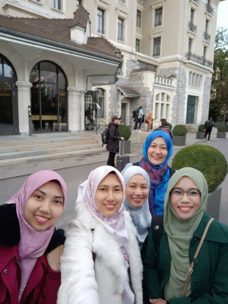Saya bersama teman-teman dalam Shaklee menikmati trip percuma Shaklee ke Switzerland pada tahun lalu 2022