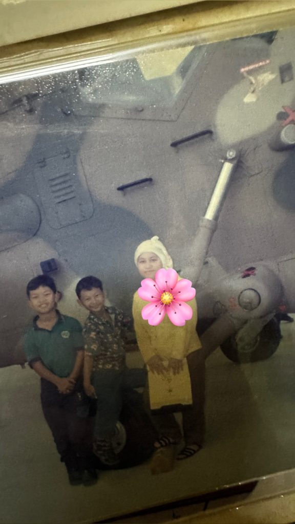 Saya dengan adik-adik no 5 dan 6 LIMA tahun 1993