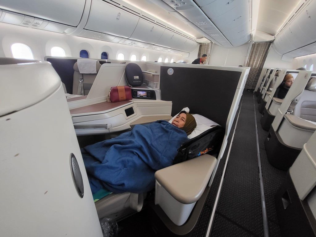 Business Class Saudi Flight siap boleh baring tidur
